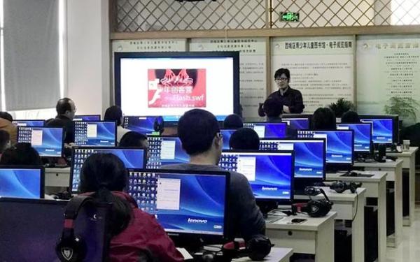 西城区青少年儿童图书馆组织少年创客营