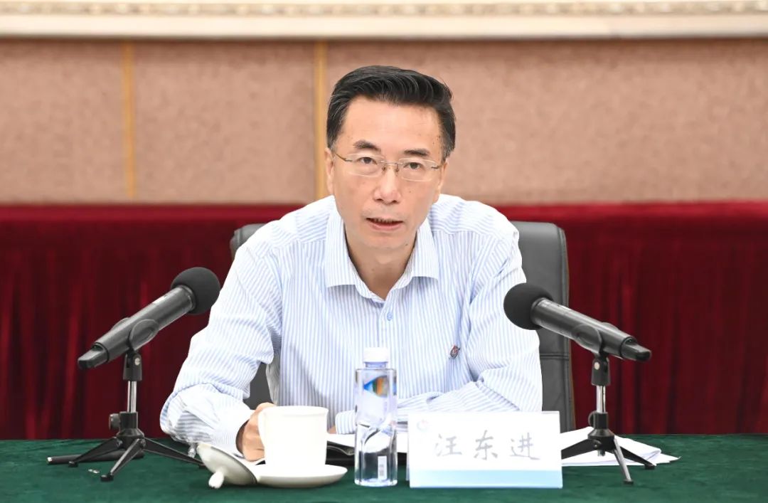 汪东进出席中海油物装采购中心揭牌仪式