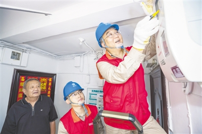 二十大代表风采丨张黎明:用匠心点亮万家灯火 二十大代表风采丨张黎明:用匠心点亮万家灯火