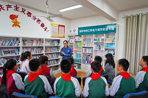 全面贯彻习近平新时代中国特色社会主义思想</p><p>　　坚决把党的二十大作出的重大决策部署付诸行动见之于成效