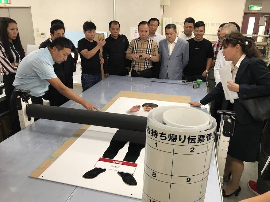 9、往年参观工厂2.jpg