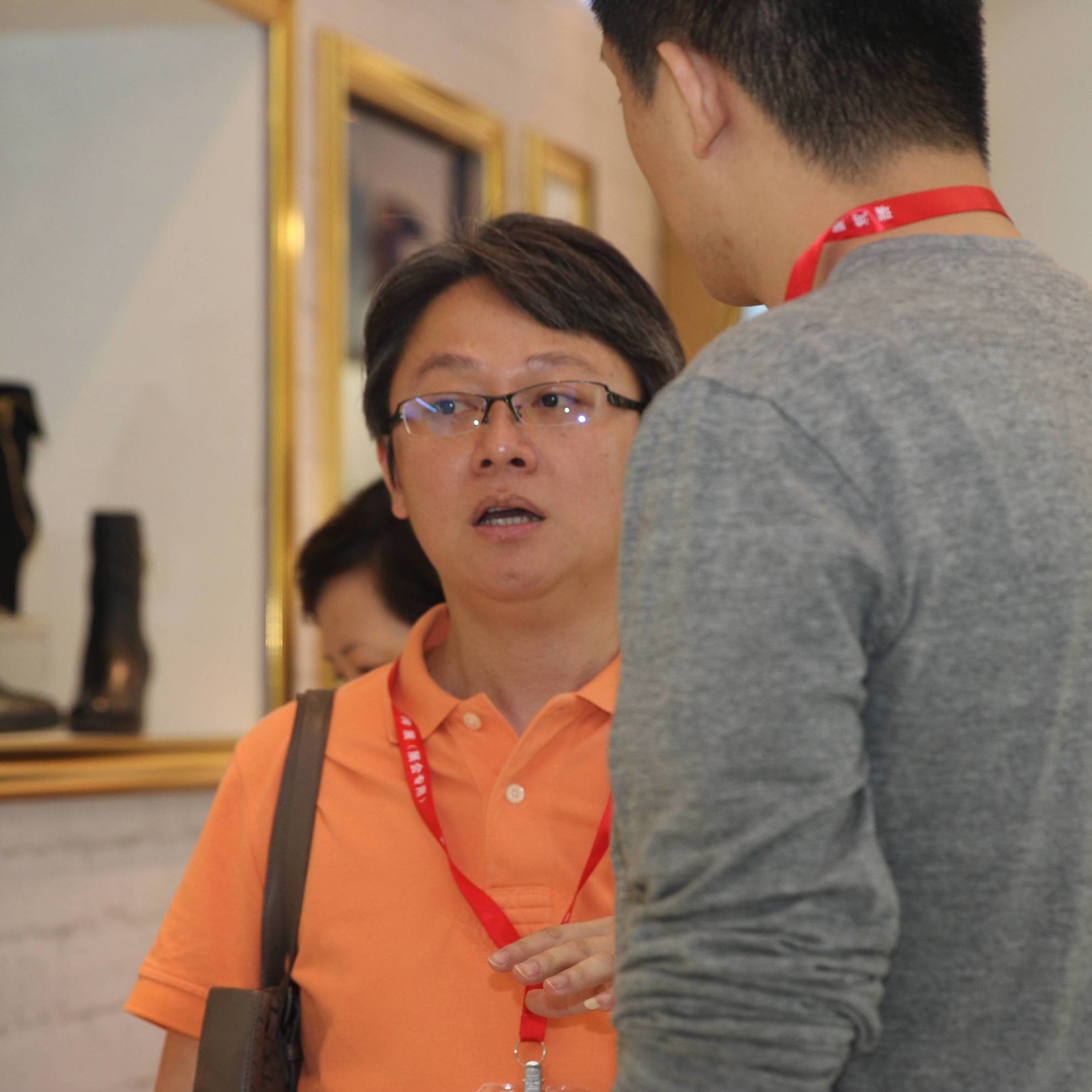 展会新闻-广州荔湾鞋业制造协会率团参展广州成品鞋业.jpg